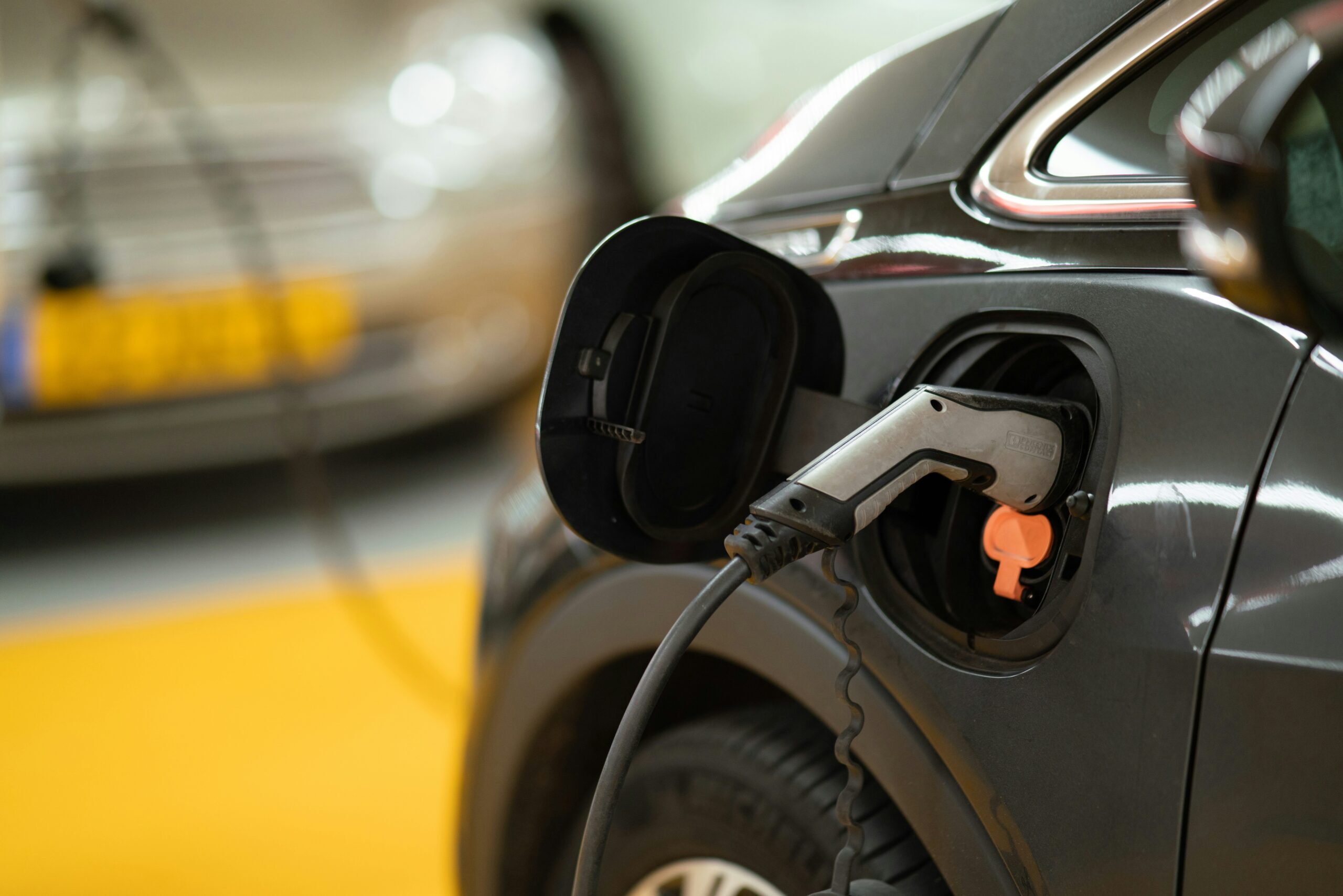 Nabíjanie elektromobilov na Slovensku 2025: Kompletný sprievodca nabíjacími stanicami