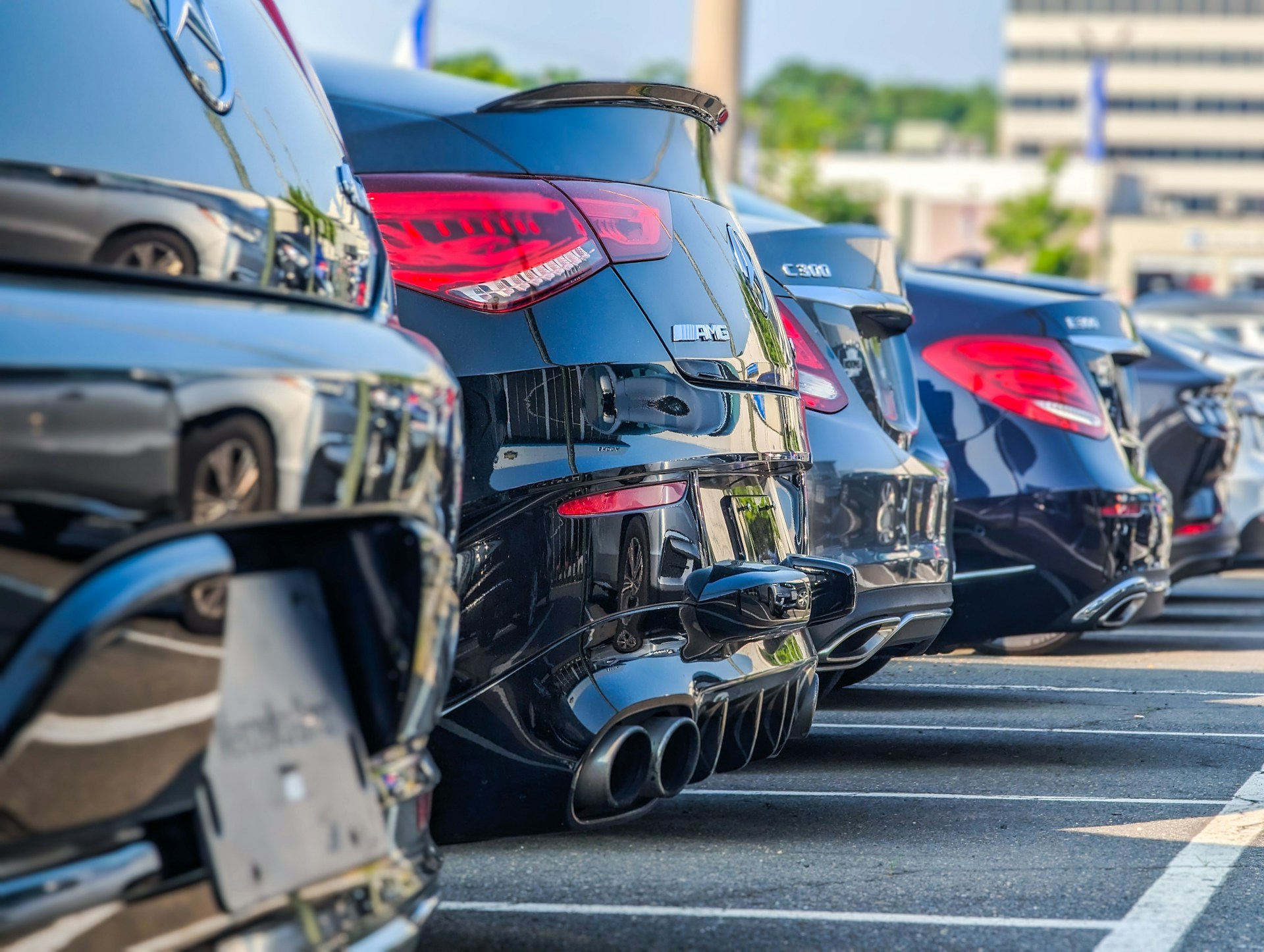 Predaj nových áut na Slovensku v roku 2025: Analýza trendov a štatistík M1 a elektromobilov